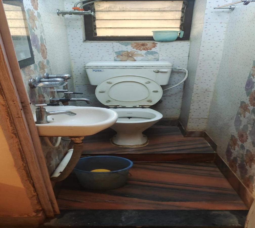 Staymaker Tirupati Guest House Kolkata Exterior photo